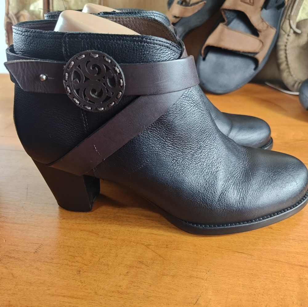 Brighton Gaucho Leather Ankle Boots Bootie Zip Strap Boho Women's Size 8M - Picture 6 of 16